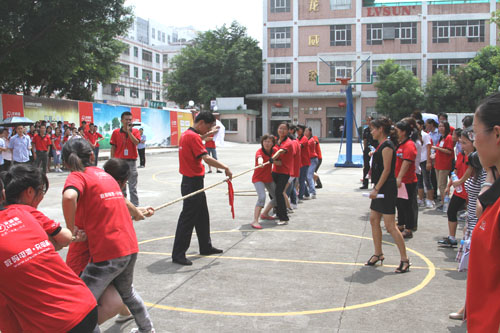 LVSUN Staff tug-of-war competition